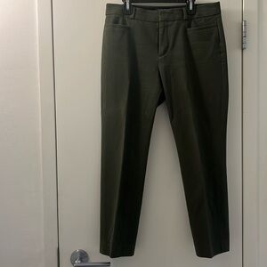 Womens’ trousers in dark green. Size US6. Excellent condition.